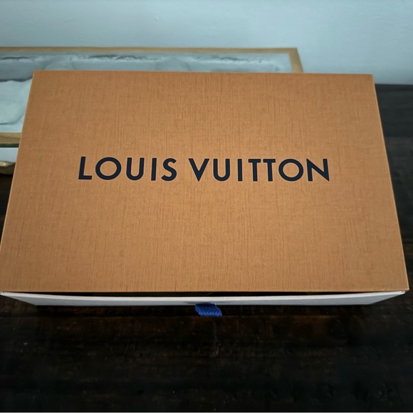 Louis Vuitton slide drawer box and dust bag. excellent condition - Picture 1 of 2